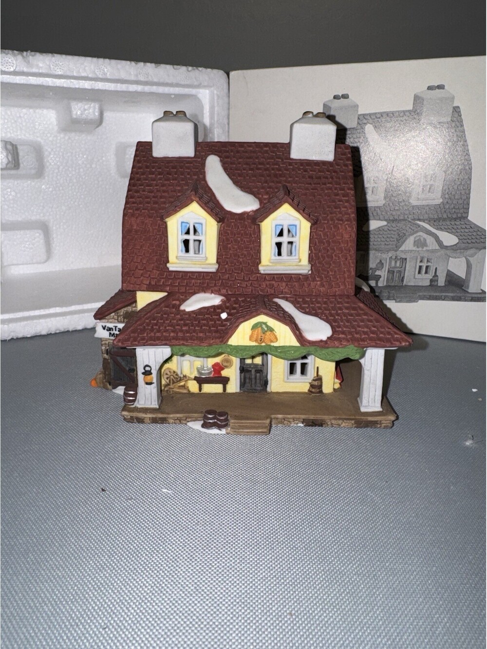 "Van Tassel Manor" - Sleepy Hollow - Dept 56 - New England Village Series 5954-4
